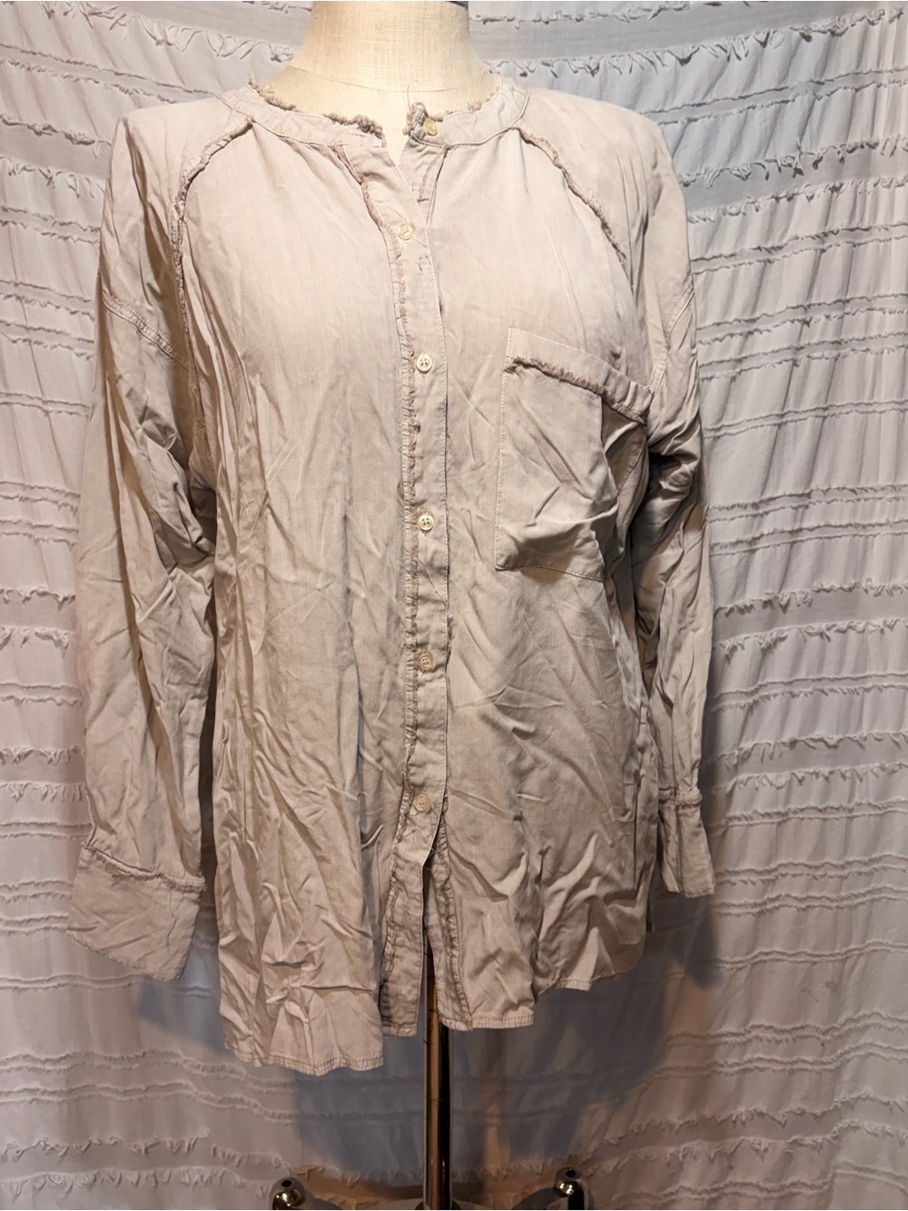 Easel Los Angeles Urma button down tunic top. - Picture 3 of 10
